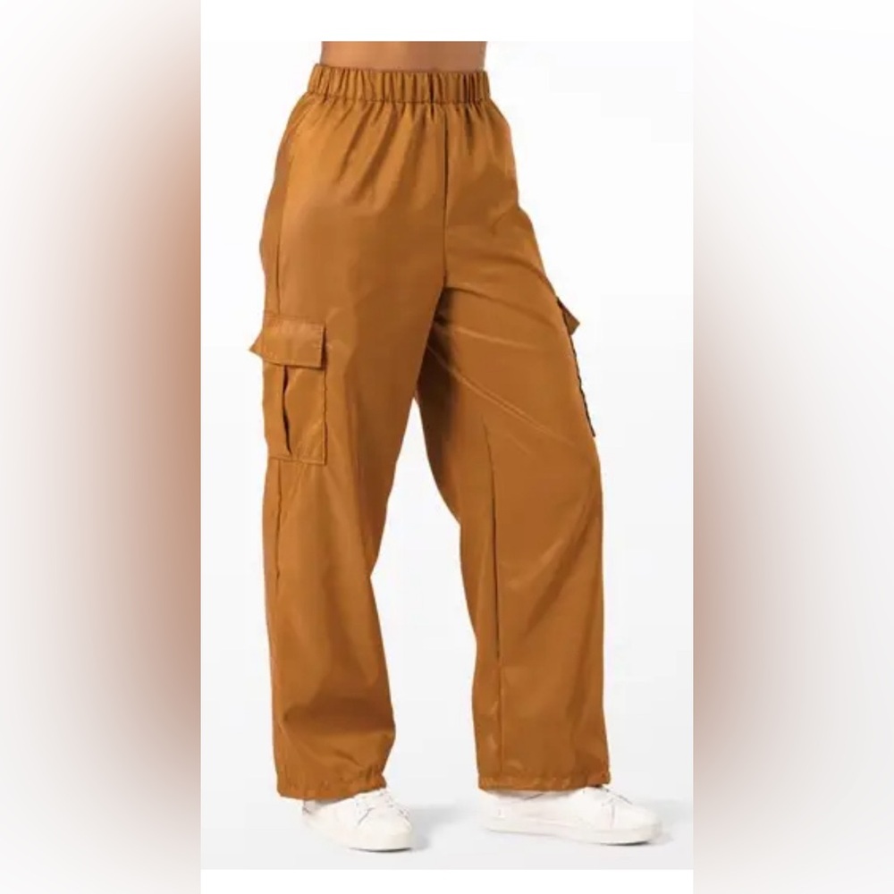 Balera Performance Wide Leg Cargo Pants
Style 14548 EUC MA & SA available